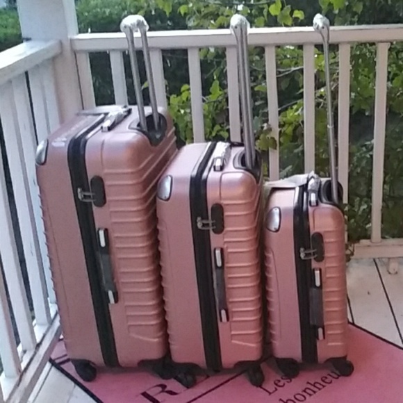 3 Piece Luggage Hardside, Spinner W/ code Lock. - Picture 2 of 7